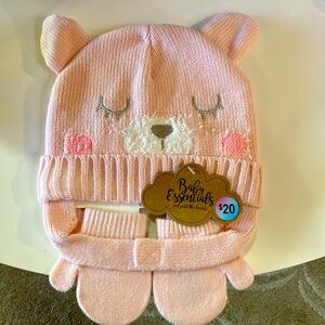 Baby’s hat and mitten set. Brand NWT.